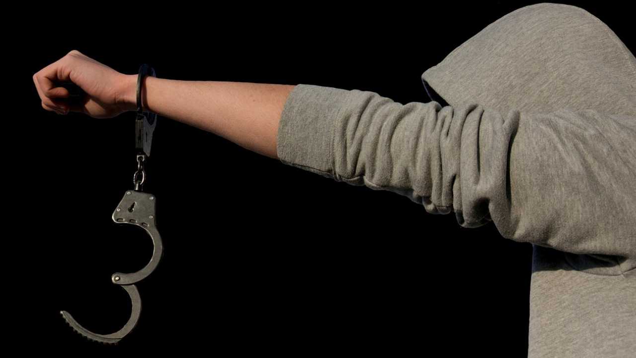 How Legal Consequences Distinguish Misdemeanors from Felonies